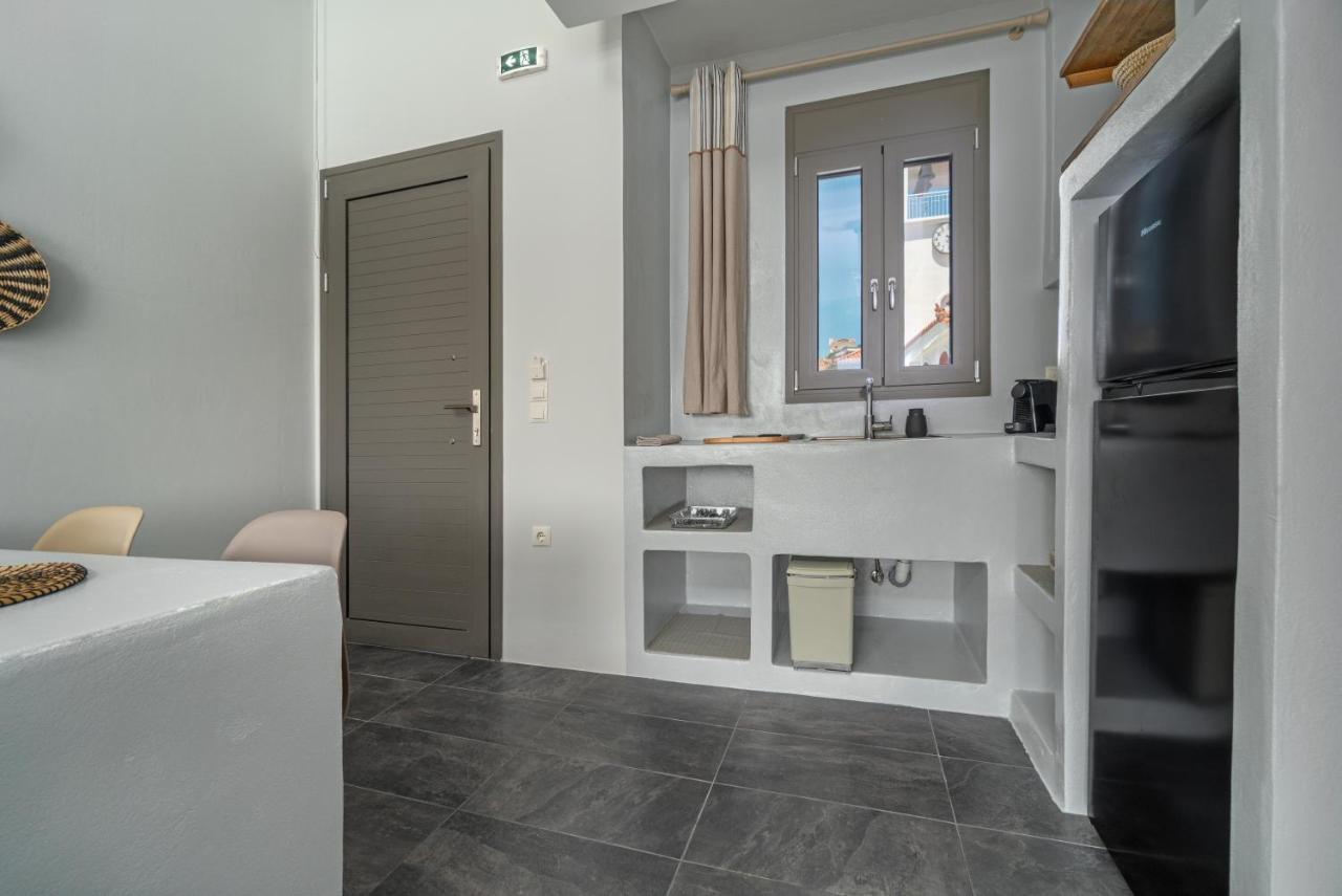 La Perla Suites Agioi Apostoli Extérieur photo