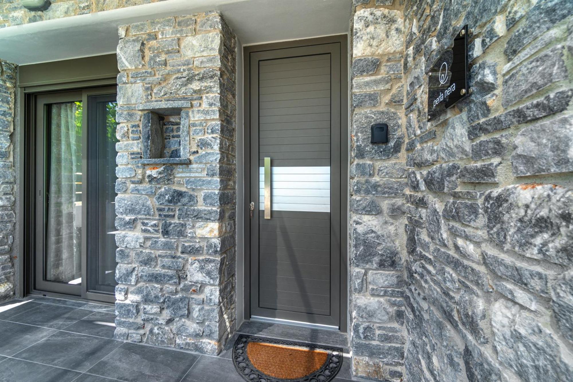 La Perla Suites Agioi Apostoli Extérieur photo